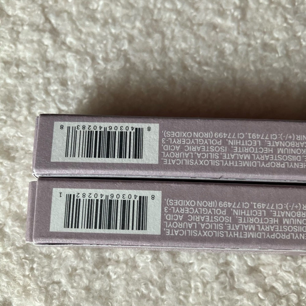 ILIA Two Eye Stylus Shadow Sticks - In 2 Different Colors - Picture 2 of 2